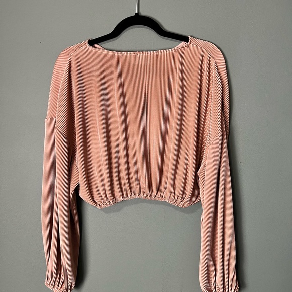 Pink ribbed crop top - Picture 2 of 3